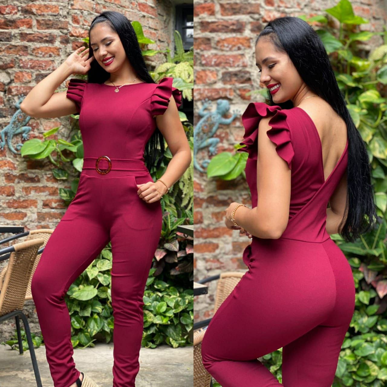 Enterizo de Escote - Elegancia y Sensualidad en una sola pieza