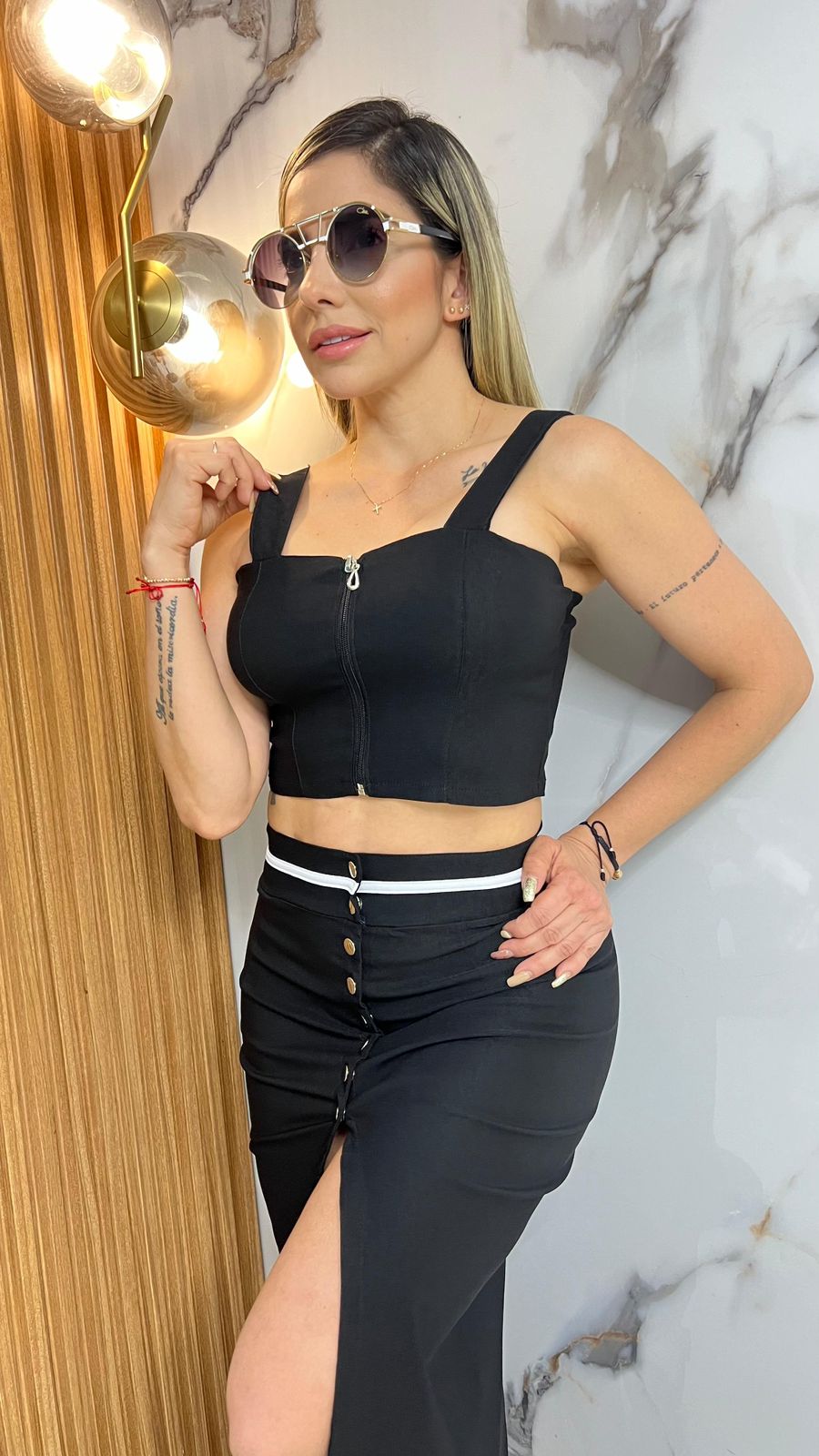Conjunto Falda y Blusa: Elegancia y Estilo en una sola combinación