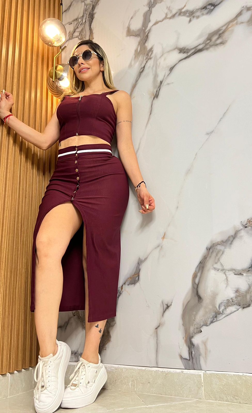 Conjunto Falda y Blusa: Elegancia y Estilo en una sola combinación